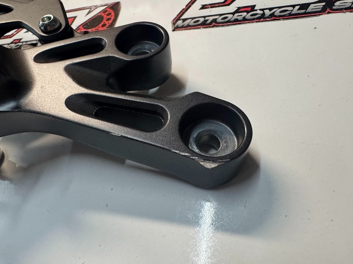 Yamaha YZF R7 2022-2025 RH Foot Peg Bracket Rear Set OEM Genuine BEB-27443-00