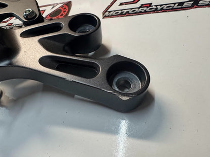 Yamaha YZF R7 2022-2025 RH Foot Peg Bracket Rear Set OEM Genuine BEB-27443-00