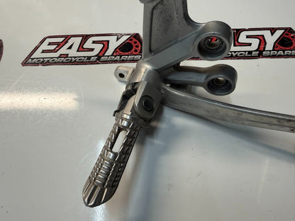 RH Footrest Peg Rear Set Suzuki GSXR 1000 2007-2008 OEM 43511-21H00