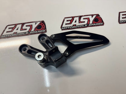 Yamaha YZF R7 2022-2025 LH Foot Peg Bracket Rear Set OEM Genuine BEB-27442-00