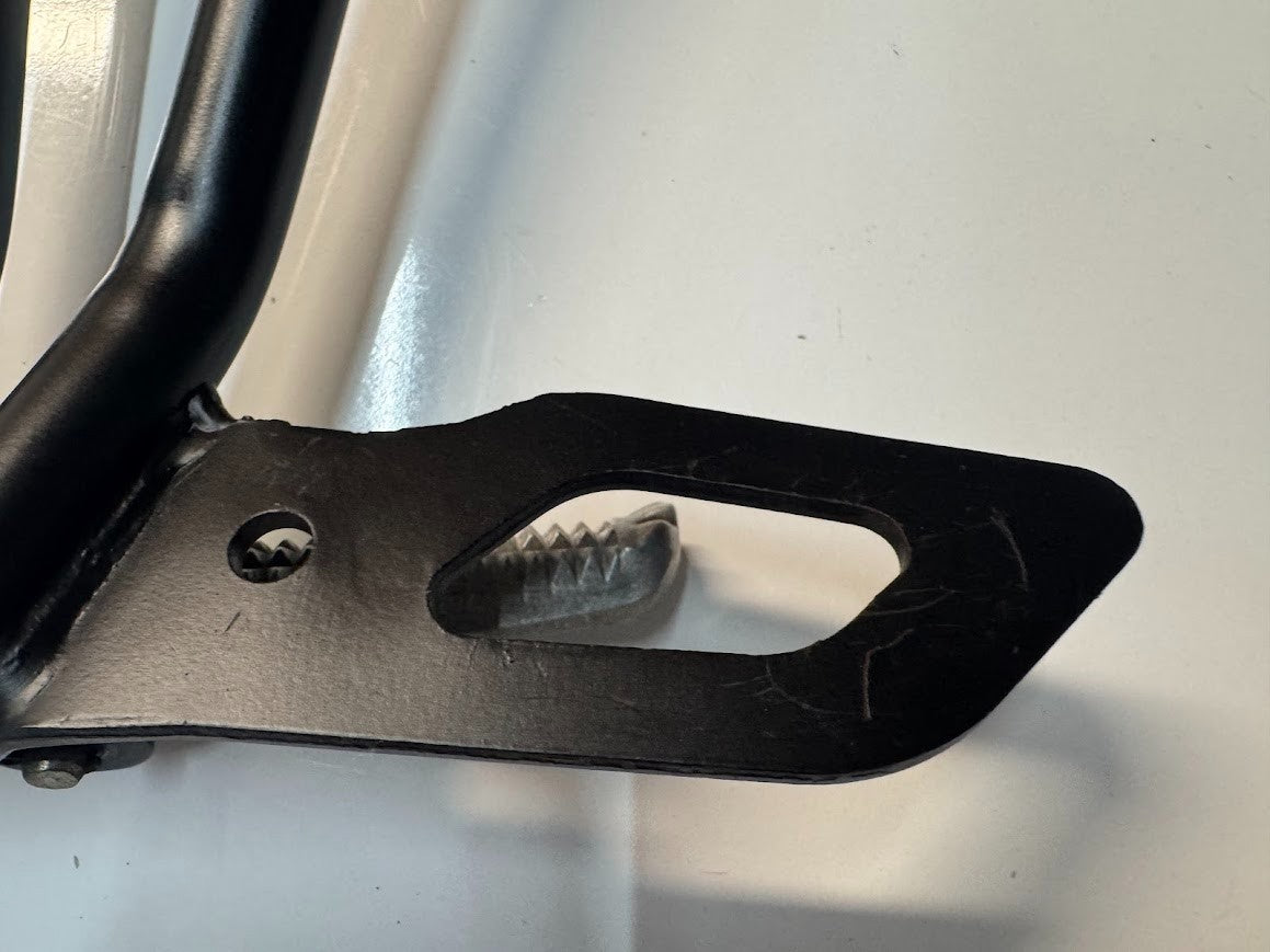 Yamaha YZF R15 2013-2018 RH Pillion Peg & Bracket OEM Genuine 1CK-F742L-00