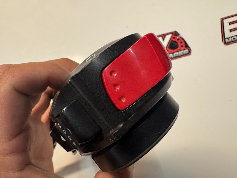 Suzuki GSXR 1000 2007-2008 RH Switch Block Buttons OEM Genuine 37200-21H01