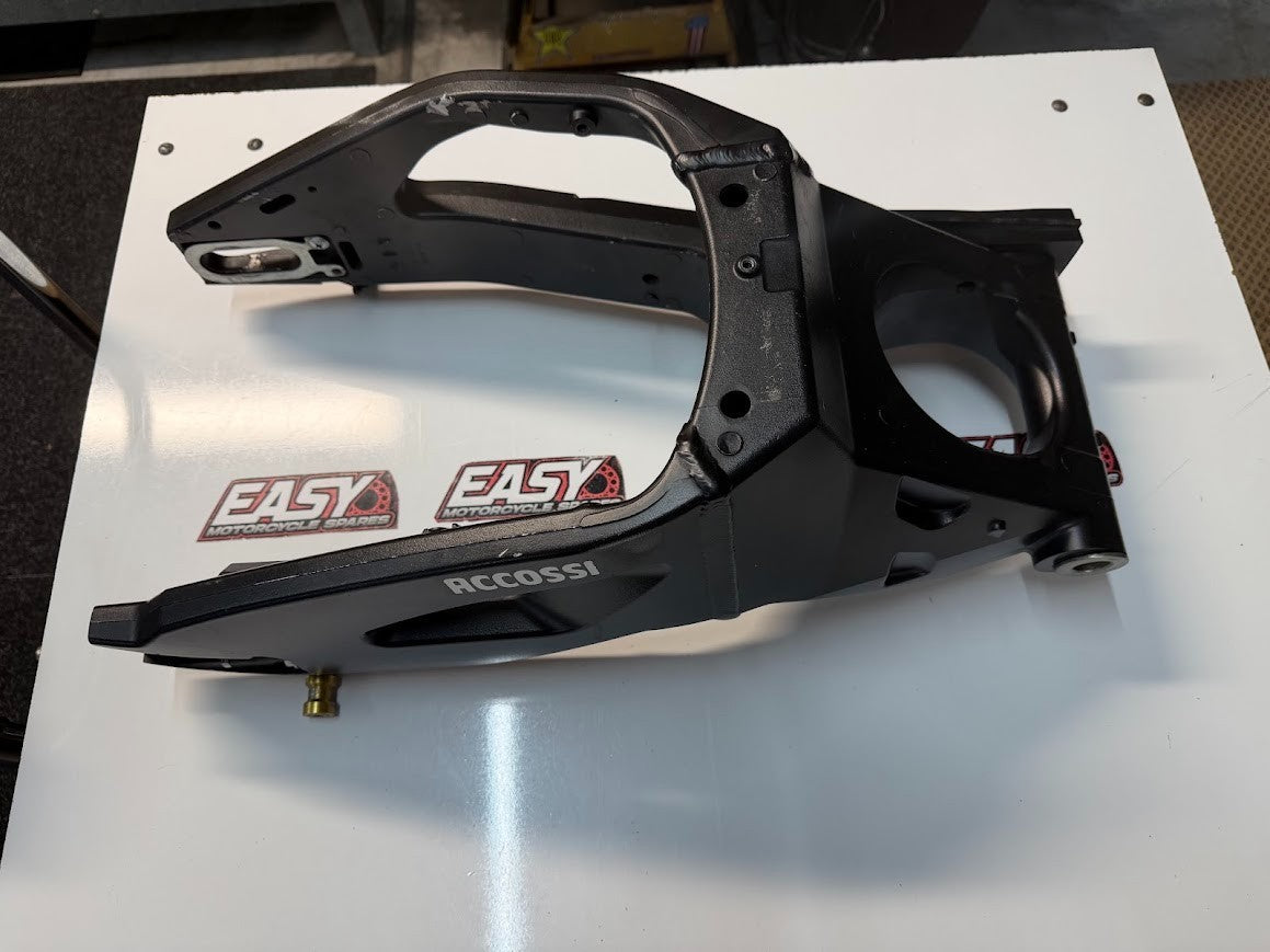 Swing Arm Suzuki GSXR 1000 2007-2008 OEM 61000-21H00-YAP Swingarm