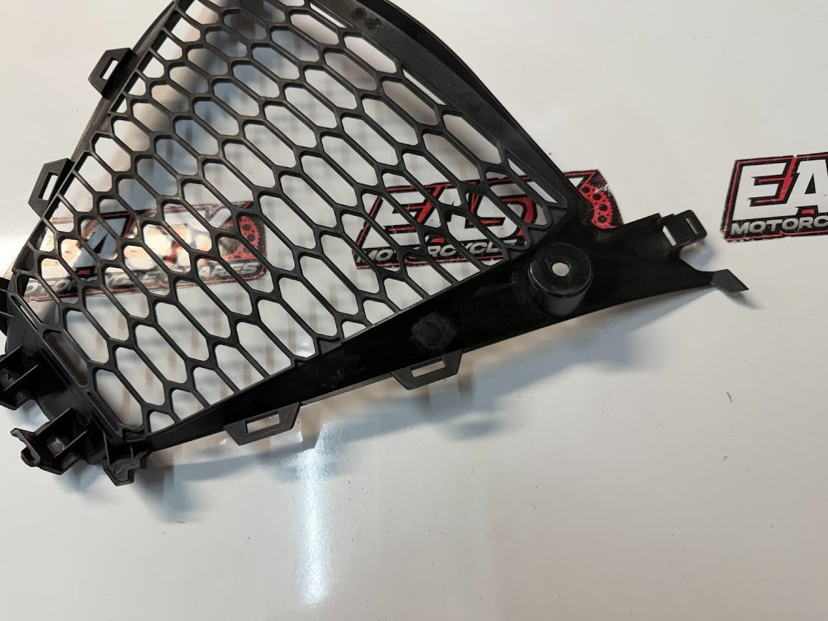 Lower Front Grille Fairing Suzuki GSXR 1000 2007-2008 OEM 94498-21H00