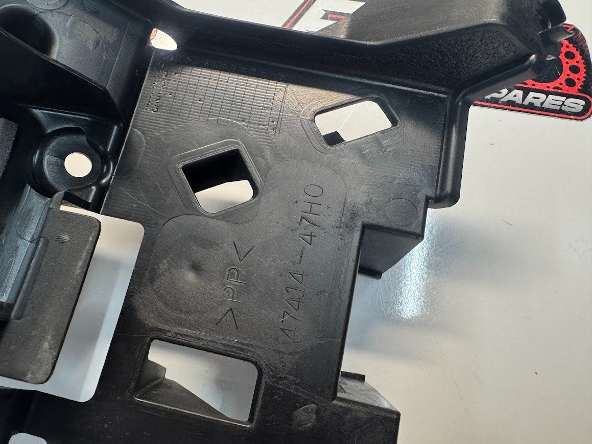 Suzuki GSXR 1000 2009-2016 Inner Parts Holder Bracket OEM Genuine 47414-47H00