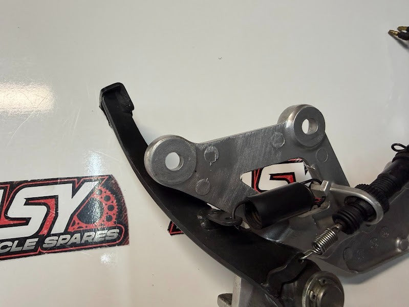 RH Footrest Bracket Assembly Honda CB 300F 14-18 2017 50600-KYJ-900