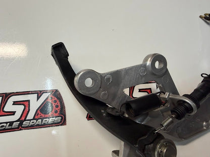 RH Footrest Bracket Assembly Honda CB 300F 14-18 2017 50600-KYJ-900