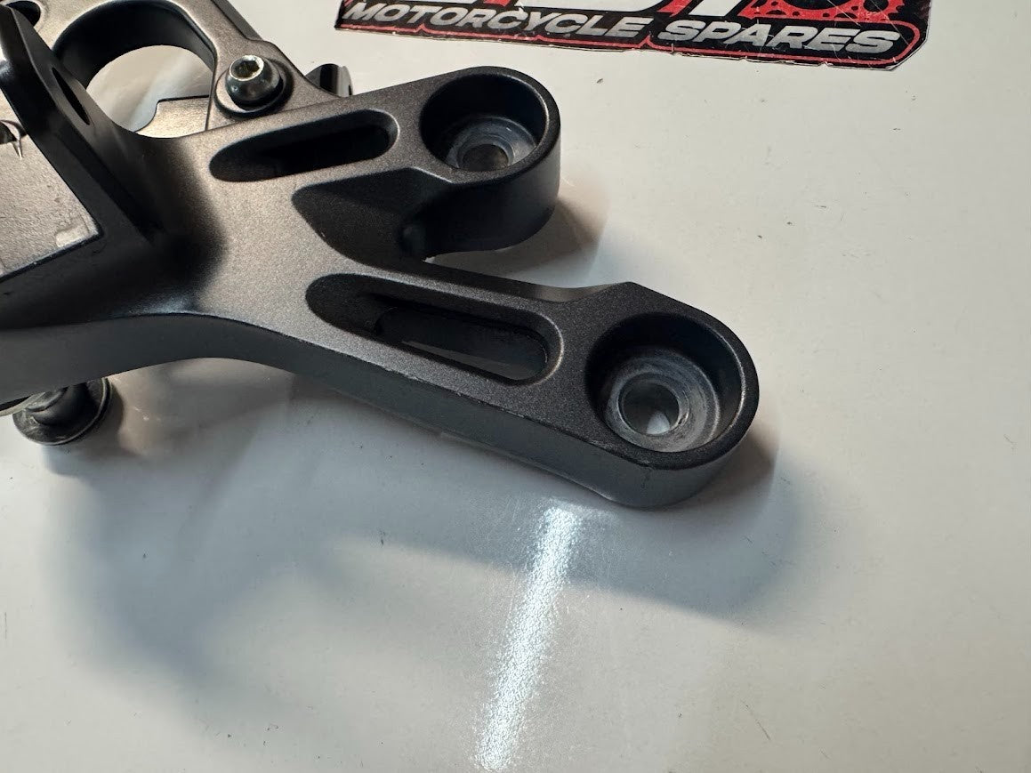 Yamaha YZF R7 2022-2025 RH Foot Peg Bracket Rear Set OEM Genuine BEB-27443-00