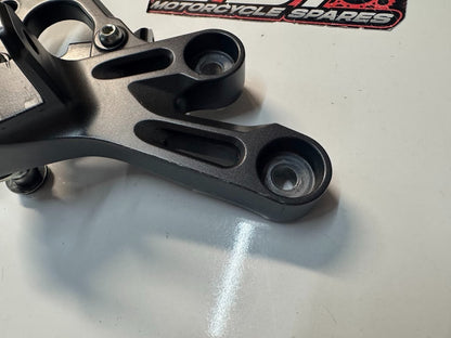 Yamaha YZF R7 2022-2025 RH Foot Peg Bracket Rear Set OEM Genuine BEB-27443-00