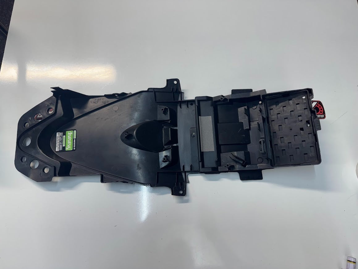 Suzuki GSXR 1000 2009-2016 Rear Fender Inner Tail OEM Genuine 63111-47H10