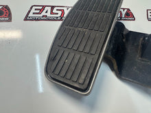 Suzuki VL 1500 Intruder 1998-2004 RH Rider Foot Rest OEM Genuine 43501-10F00