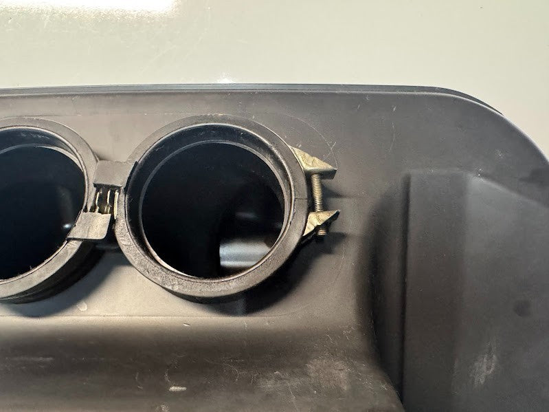 Suzuki VL 1500 Intruder 1998-2004 Airbox Cleaner Assy OEM Genuine 13700-10F01