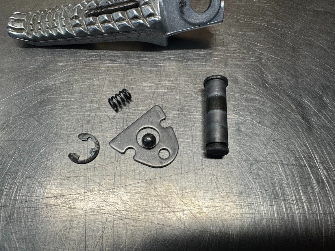 Suzuki GSXR 1000 2005-2008 RH Pillion Peg OEM Genuine 43611-41G00