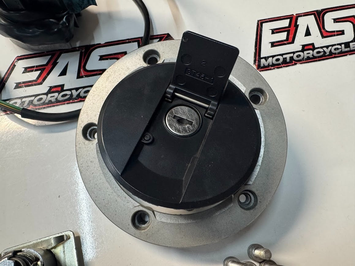 Suzuki GSXR 1000 2012-2016 ECU Ignition Lockset x2 Keys OEM Genuine 37000-17847