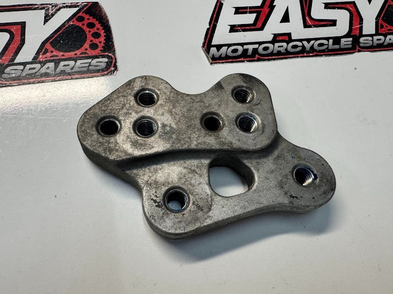 Suzuki GSXR 1000 2007-2008 RH Foot Peg Adjuster Plate OEM Genuine 43551-21H00