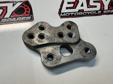 Suzuki GSXR 1000 2007-2008 RH Foot Peg Adjuster Plate OEM Genuine 43551-21H00