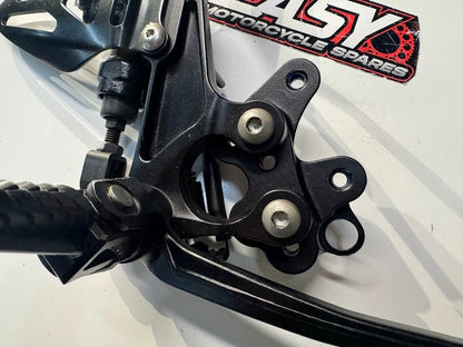 Suzuki GSXR 1000 2015-2016 RH Rear Set Foot Rest Peg Complete OEM 43541-47H10