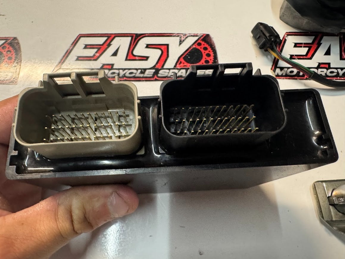 Suzuki GSXR 1000 2012-2016 ECU Ignition Lockset x2 Keys OEM Genuine 37000-17847