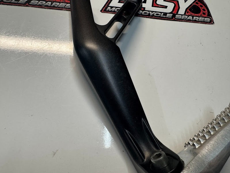 Yamaha YZF R1 2015-2025 LH RH Pillion Pegs & Brackets OEM Genuine 2CR-2741L-01