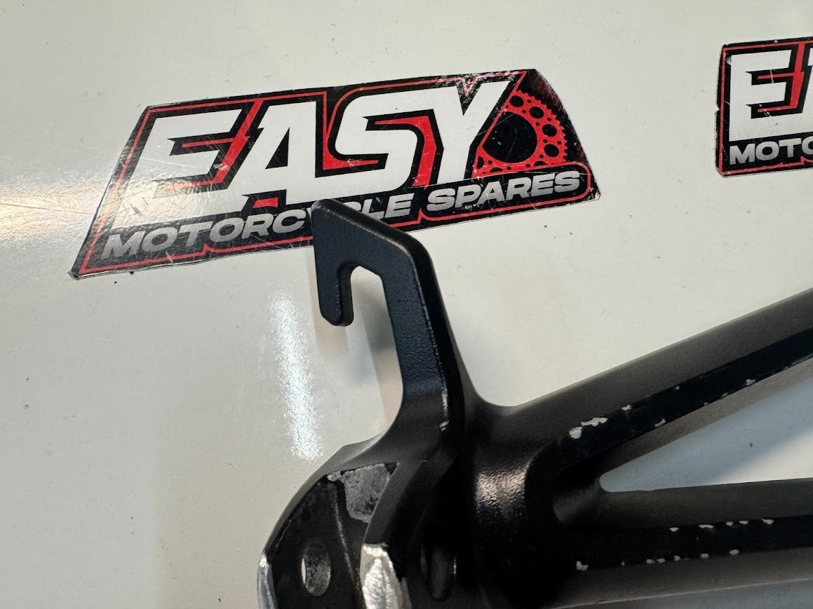 RH Pillion Peg Bracket Suzuki GSXR 1000 07-08 2008 43600-21H00