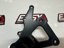 RH Foot Peg Bracket Suzuki GS 500 04-09 2006 43510-01D00-ENM