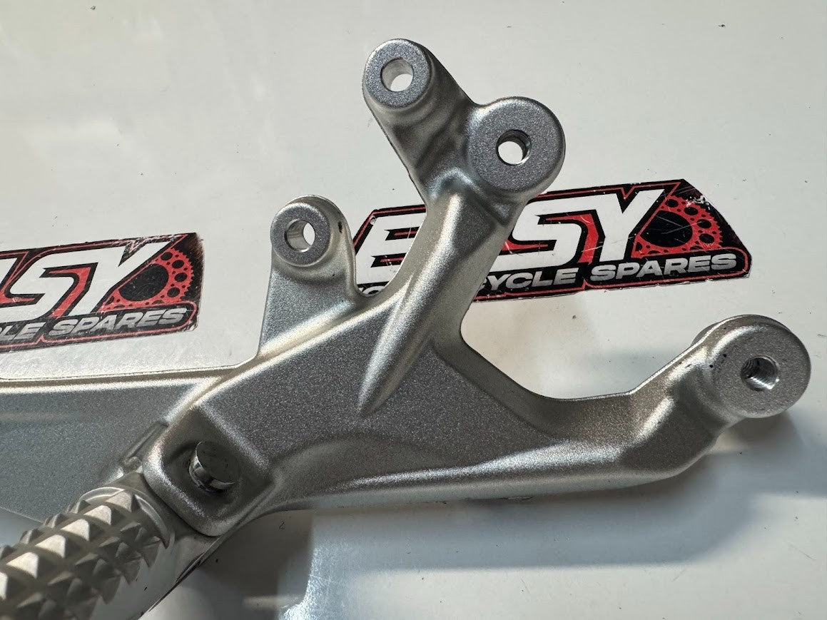 BMW S1000RR 2016 RH Foot Peg Bracket Rear Set OEM Genuine K46 46717728308