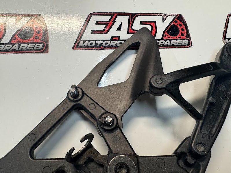 Yamaha YZF R1 2015-2025 RH Riders Peg Bracket Rear Set OEM Genuine 2CR-27443-00