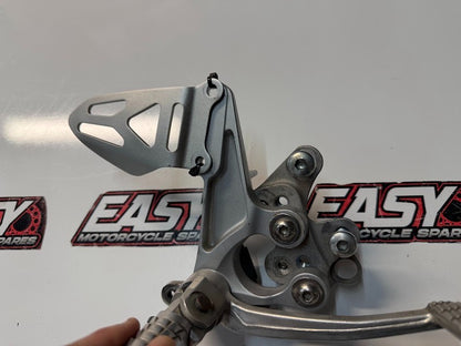 RH Rear Set Peg Bracket Assy Suzuki GSXR 1000 2009-2014 OEM 43511-47H00