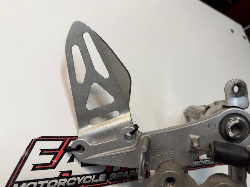 RH Rear Set Peg Bracket Assy Suzuki GSXR 1000 2009-2014 OEM 43511-47H00
