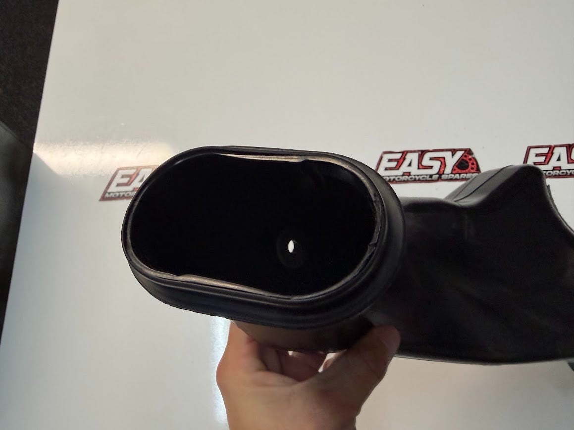 RH Air Intake Duct Suzuki GSXR 1000 2005-2006 OEM 94420-41GA0