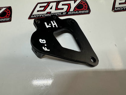 LH Foot Peg Bracket Suzuki GS 500 04-06 2006 43520-01D00-YCH