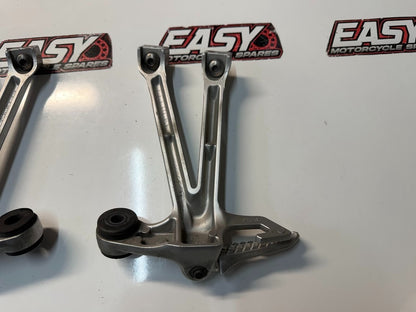 LH RH Pillion Pegs & Brackets Suzuki GSXR 1000 2007-2008 OEM 43700-21H00