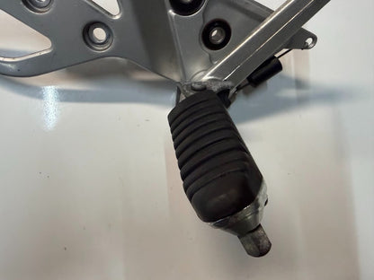 RH Foot Peg Assembly Suzuki GSF 1250 S Bandit 2007-2016 OEM 43511-38G00