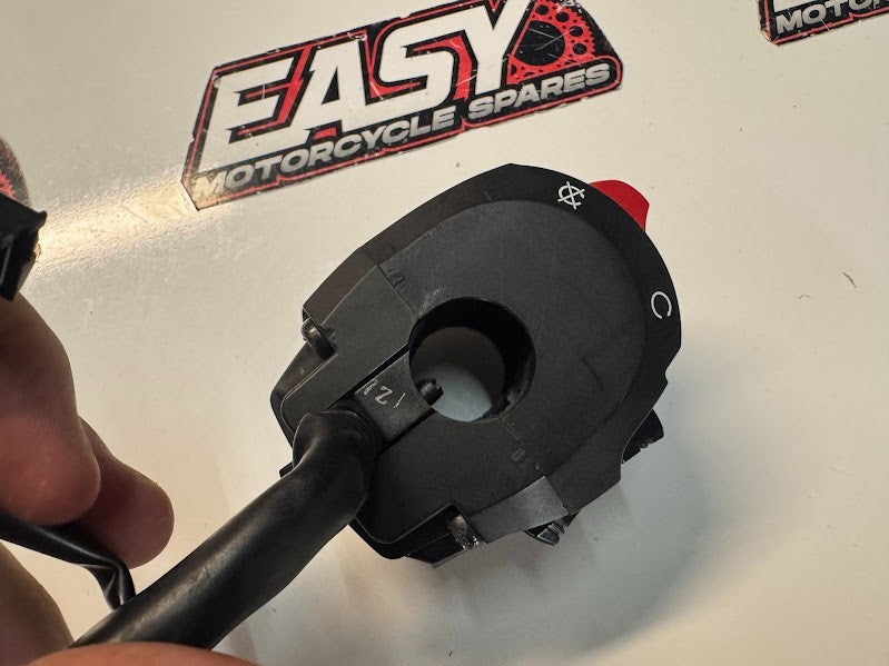 Suzuki GSXR 1000 2007-2008 RH Switch Block Buttons OEM Genuine 37200-21H01