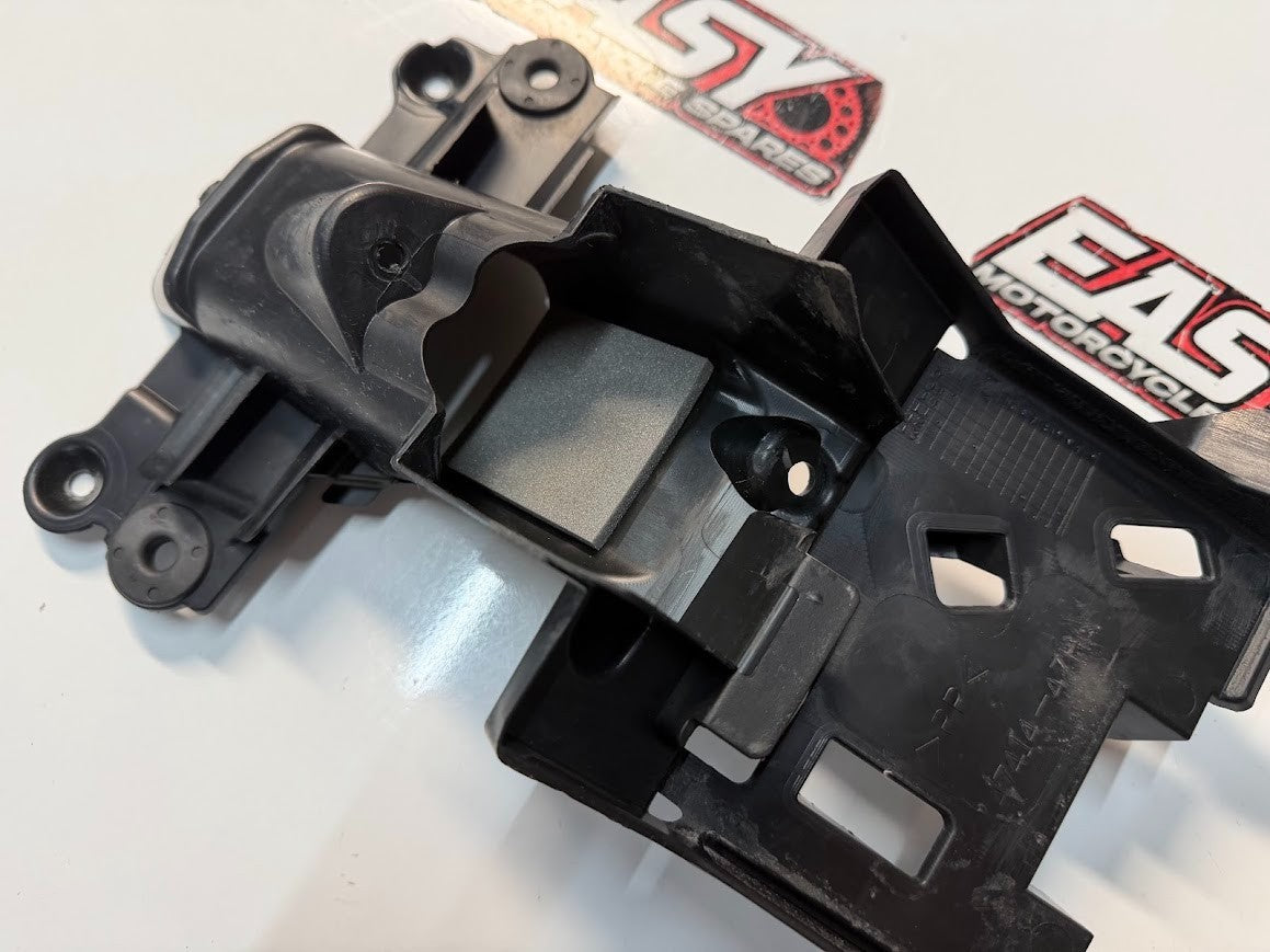 Parts Holder Bracket Suzuki GSXR 1000 2009-2016 OEM 47414-47H00
