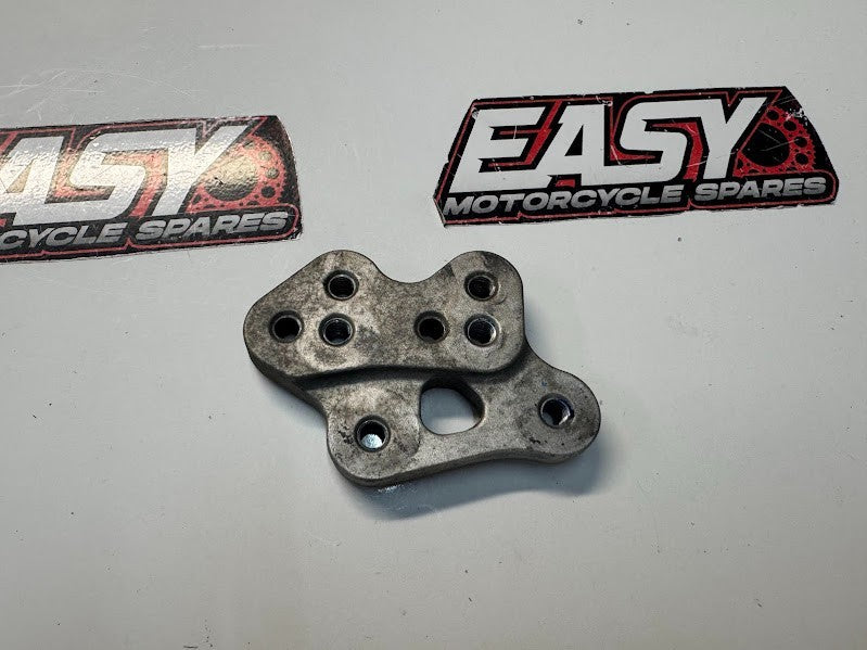 Suzuki GSXR 1000 2007-2008 RH Foot Peg Adjuster Plate OEM Genuine 43551-21H00