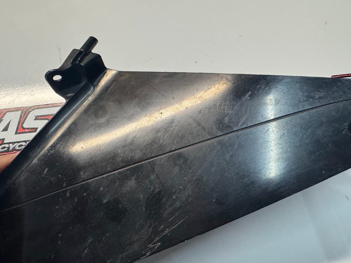 Suzuki GSXR 1000 2007-2008 RH Inner Lower Fairing OEM Genuine 94461-21H00
