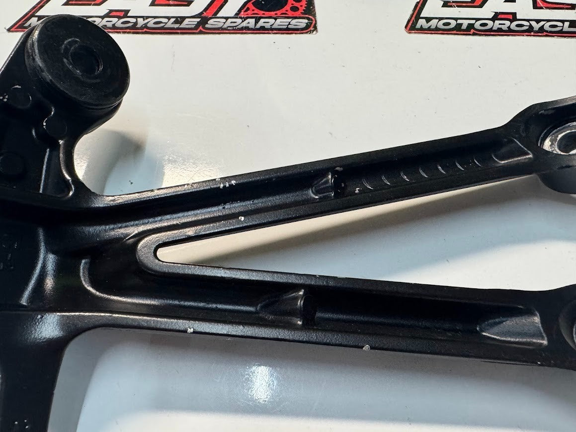 RH Pillion Peg Bracket Suzuki GSXR 1000 07-08 2008 43600-21H00