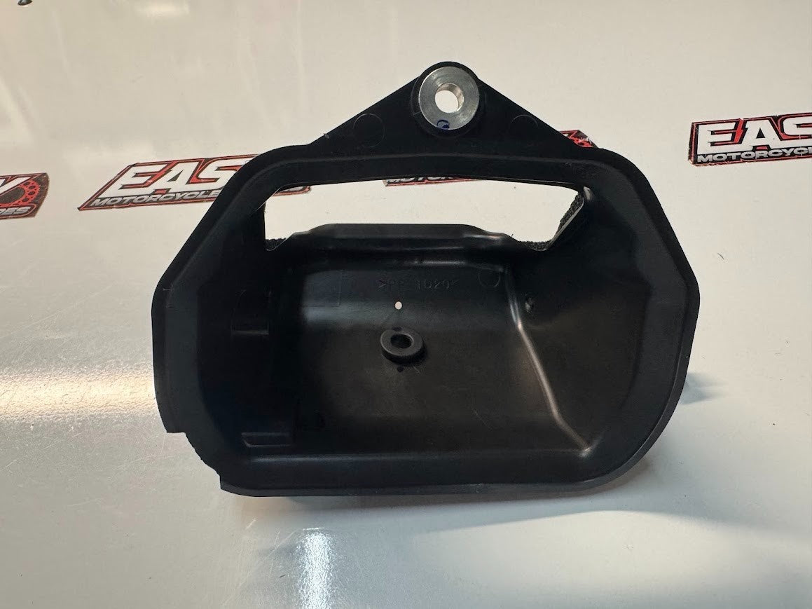 Yamaha YZF R1 2022-2025 Centre Air Ram Intake Duct 4 OEM Genuine B3L-2838U-01