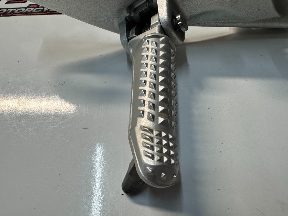 BMW S1000RR 2016 RH Foot Peg Bracket Rear Set OEM Genuine K46 46717728308