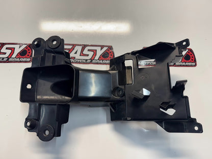 Suzuki GSXR 1000 2009-2016 Inner Parts Holder Bracket OEM Genuine 47414-47H00