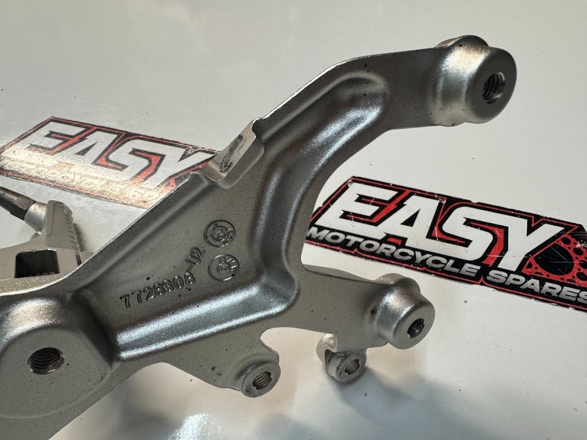 BMW S1000RR 2016 RH Foot Peg Bracket Rear Set OEM Genuine K46 46717728308