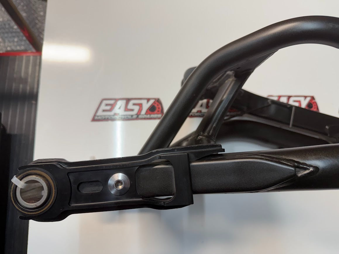 Swingarm Kawasaki Ninja 650L 2012-2016 OEM 33001-0586 Swing Arm