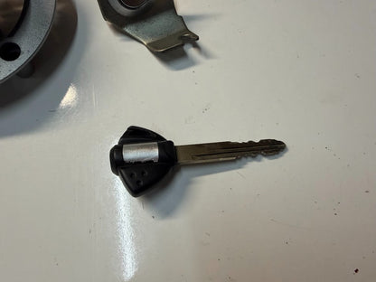 Tank Lock, Seat Lock & Key Suzuki GSXR 1000 2007-2008 OEM 44200-16852
