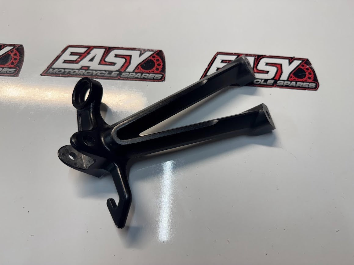 LH Pillion Peg Bracket Suzuki GSXR 1000 07-08 2008 43700-21H00