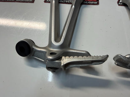 LH RH Pillion Pegs & Brackets Suzuki GSXR 1000 2007-2008 OEM 43700-21H00