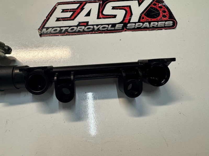 Yamaha YZF R1 2020-2025 Primary Injector Rail OEM Genuine B3L-13795-00
