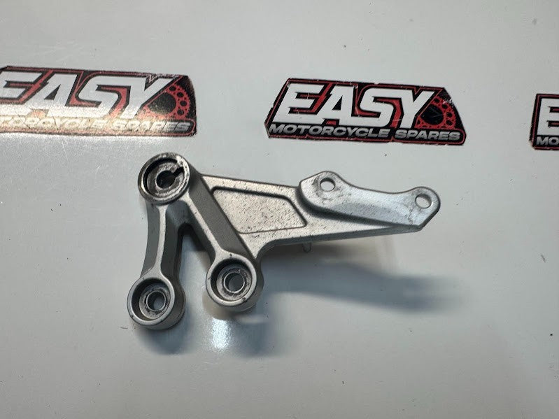 Suzuki GSXR 1000 2007-2008 RH Foot Peg Bracket OEM Genuine 43511-21H00