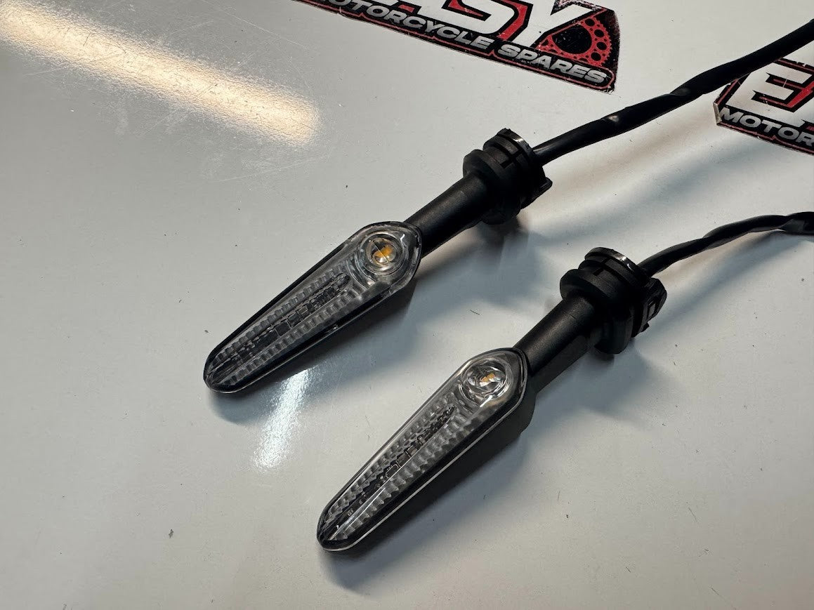 Yamaha YZF R7 2022-2025 Front Indicator Blinkers OEM Genuine BEB-83320-01