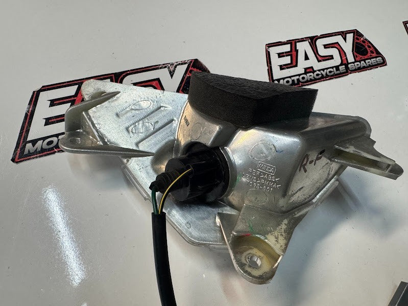 RH Front Blinker Indicator Kawasaki Ninja 650L 2012-2019 OEM 23040-0138